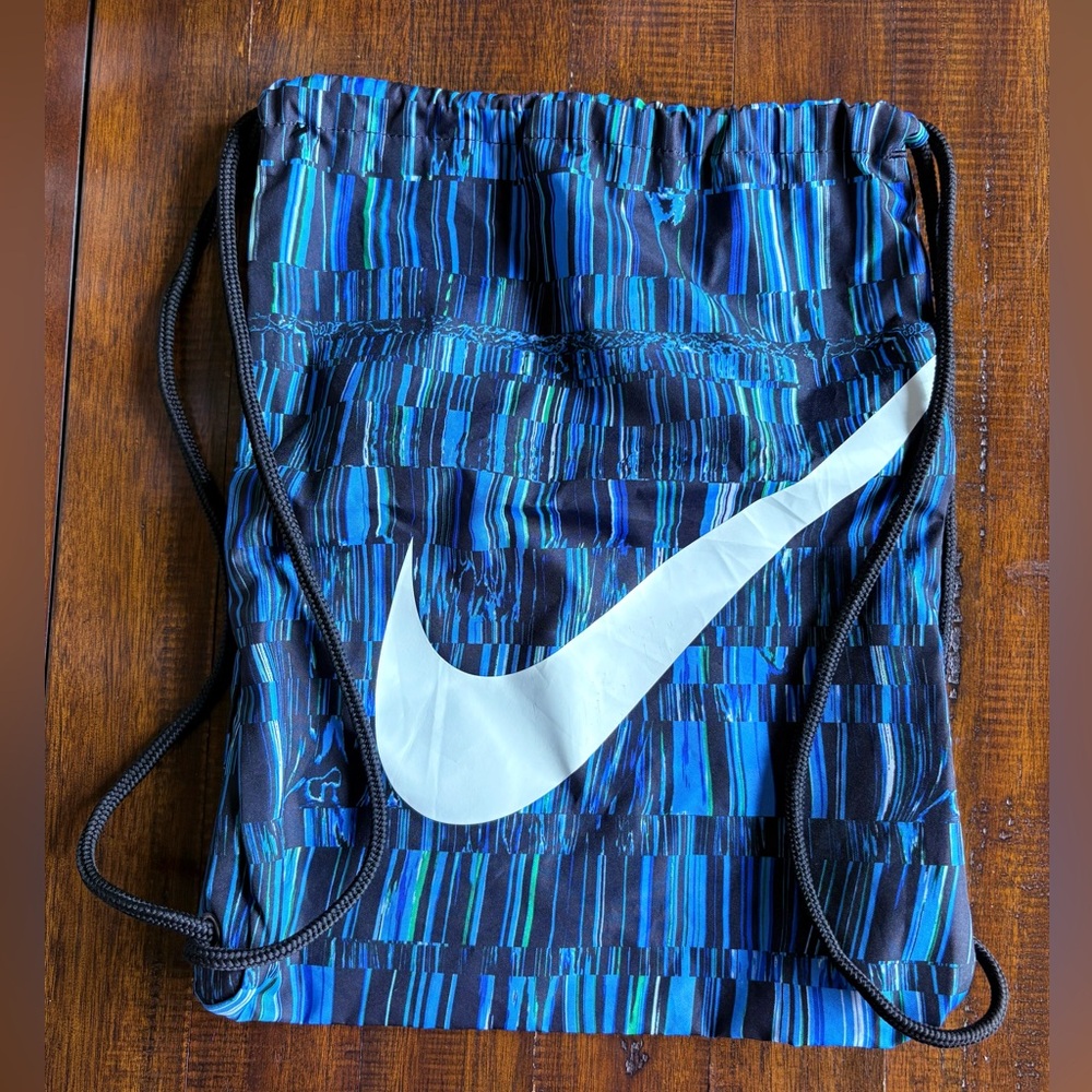 Nike Drawstring Backpack-Style Bag - Picture 3 of 5